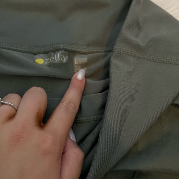 Shorts - Picture 3 of 4